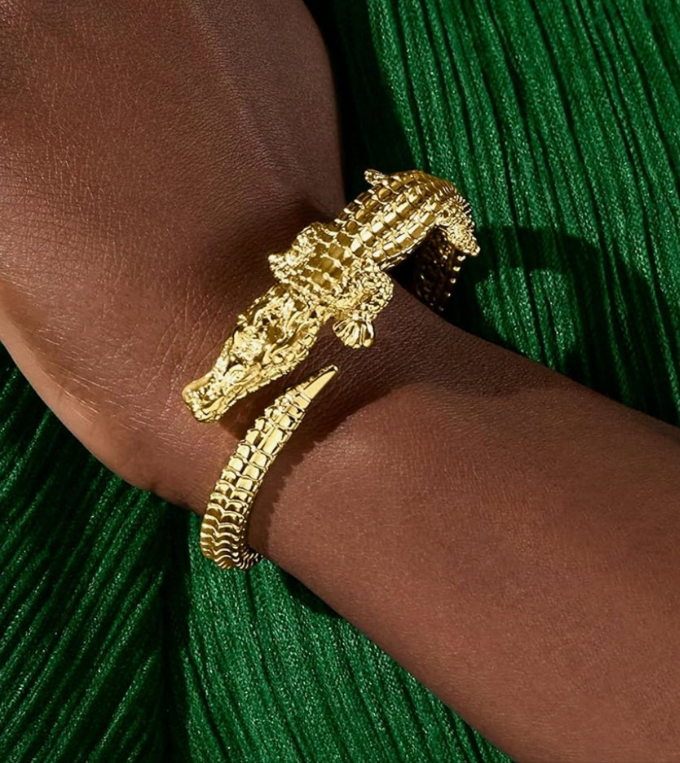 Italian 18kt Yellow Gold Alligator Bangle Bracelet. 7 inches