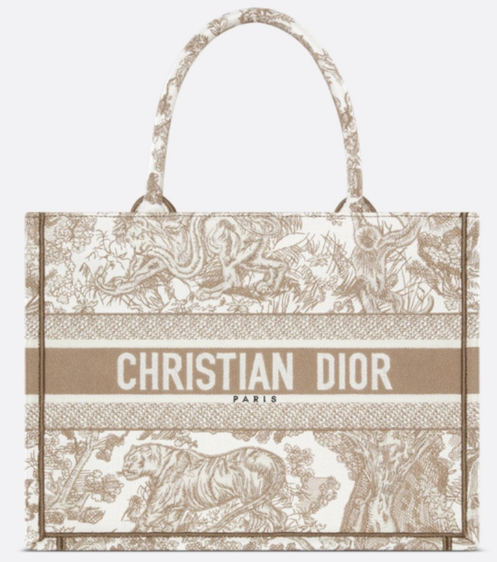 Medium Dior Book Tote
White and Yarrow Pink Toile de Jouy Sauvage Embroidery (36 x 27.5 x 16.5 cm)