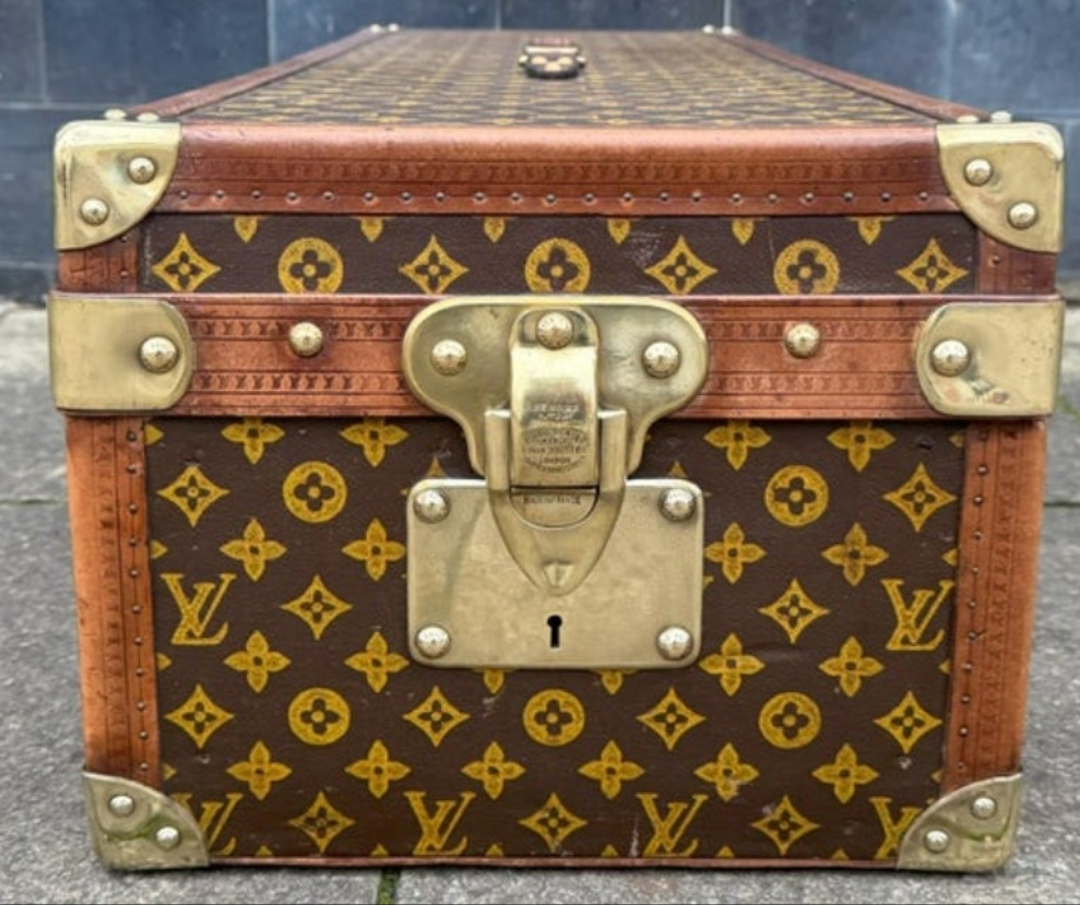 Antique 1910 Louis Vuitton Britannica encyclopaedia Trunk with the original encyclopaedias