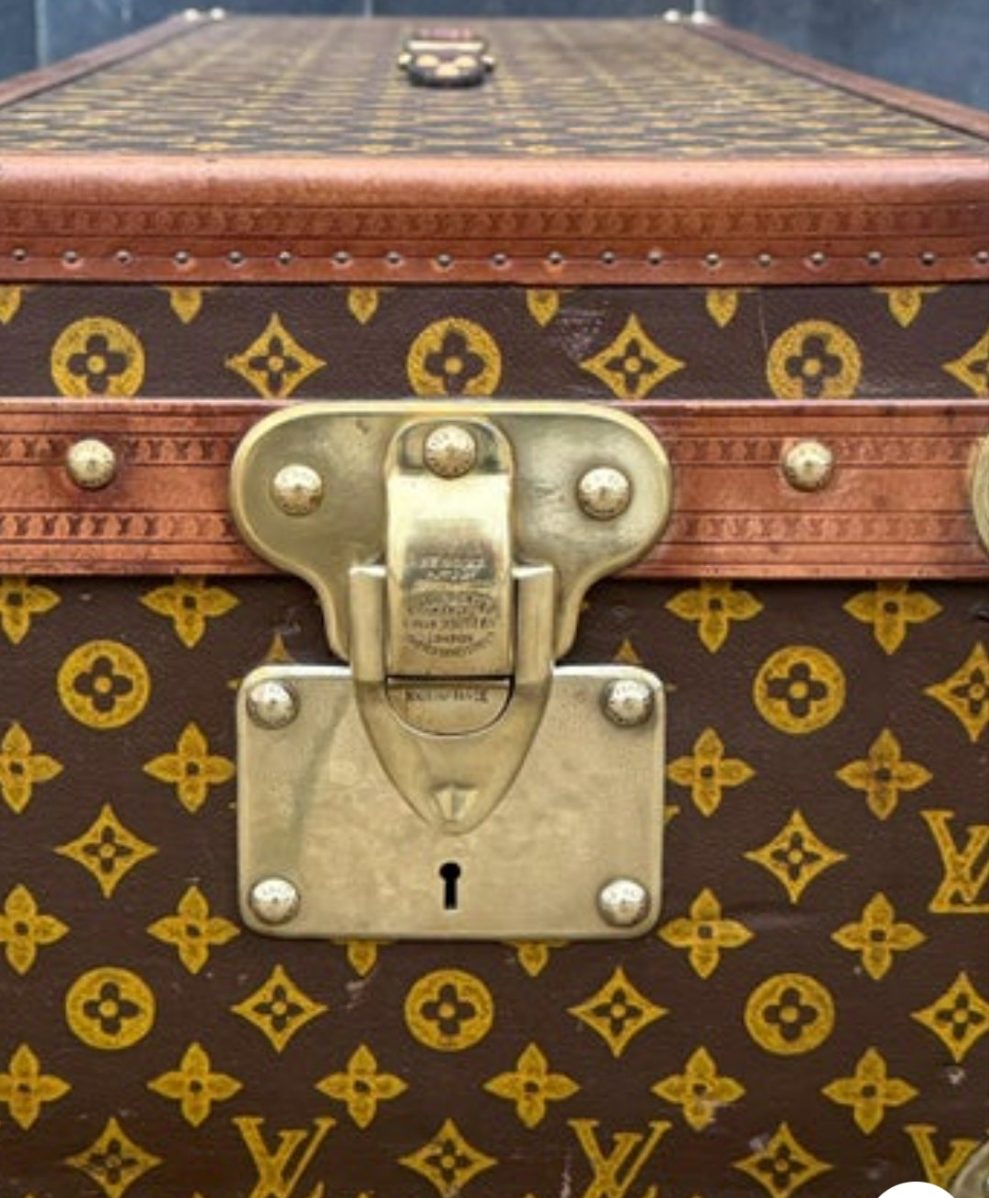 Antique 1910 Louis Vuitton Britannica encyclopaedia Trunk with the original encyclopaedias