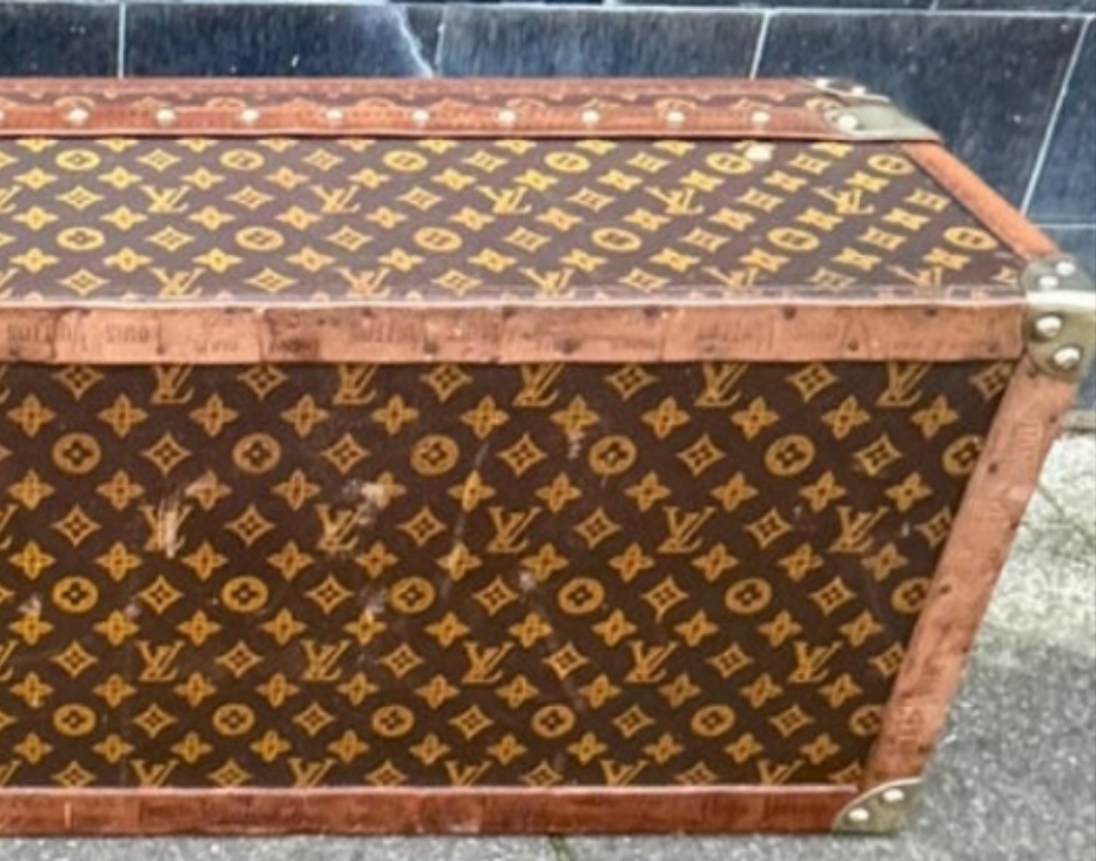 Antique 1910 Louis Vuitton Britannica encyclopaedia Trunk with the original encyclopaedias