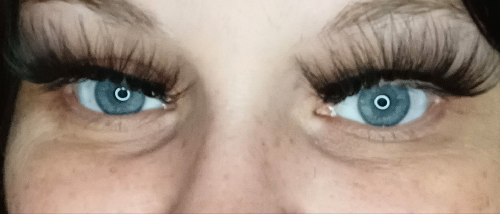 COCOMONEY LASHES EYELASHES 25mm Includes bag and free gifts