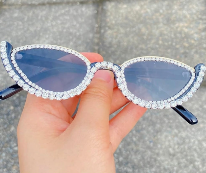 Fashion bling Rhinestone Cat Eye Sunglasses for Women Retro Narrow Cat-eye Diamond Sun Glasses Vintage Style Tinted Lens