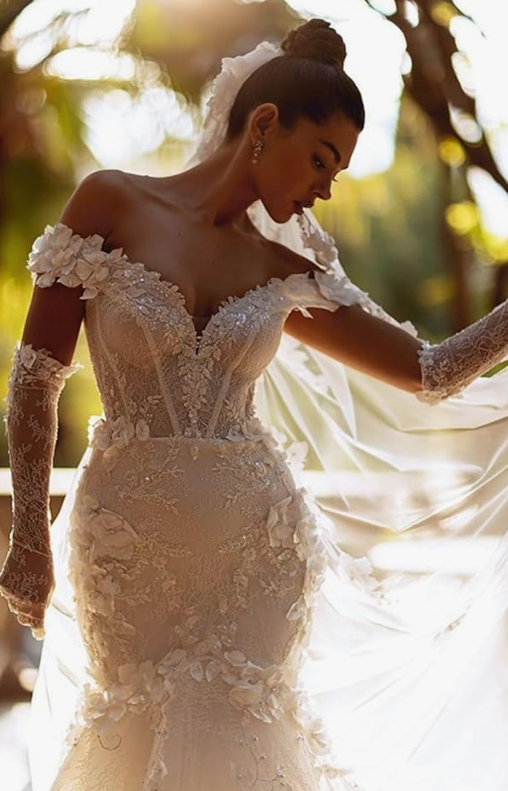 Off Shoulder Tulle Wedding Dresses Mermaid Lace Applique V-Neck Sparkly Bridal Gowns with Train for Brides Elegant dress