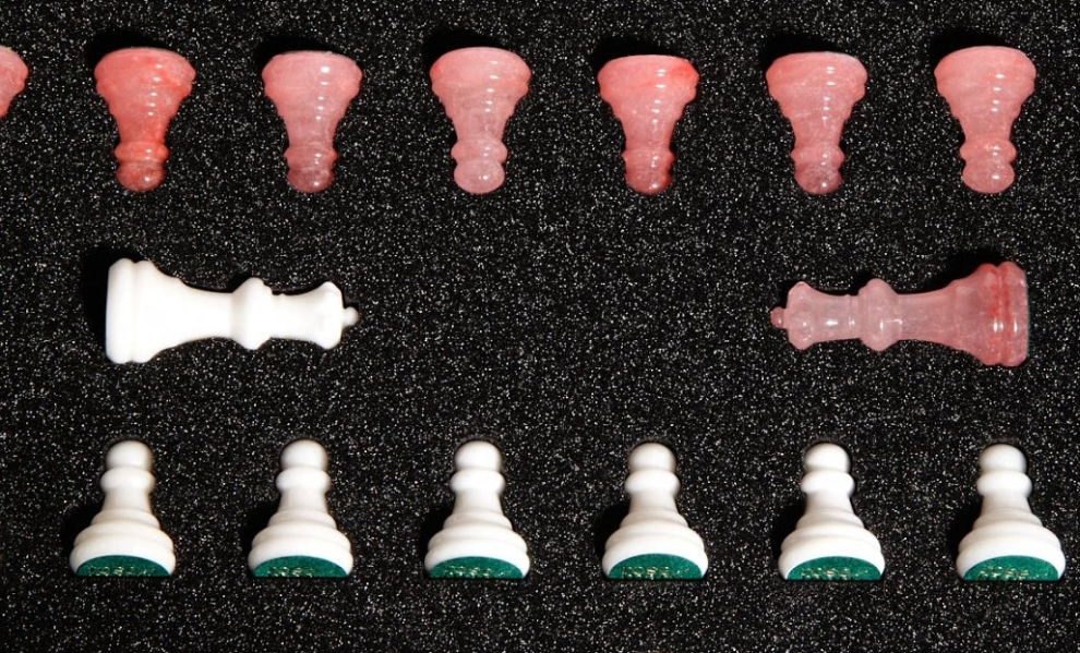 Magenta/White Large Italian Alabaster Chess Set