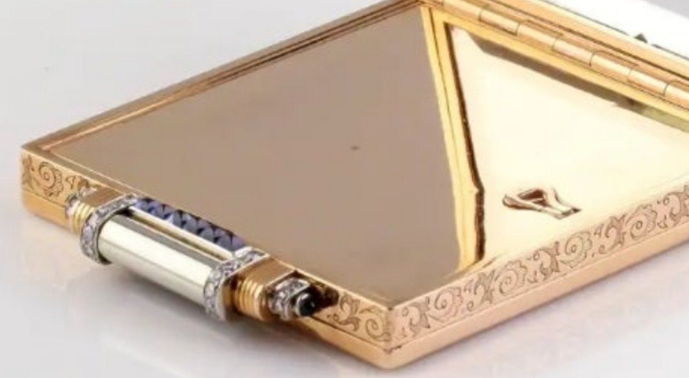18k Gold Boucheron Paris Sapphire Diamond Compact Case high grade round brilliant cut diamonds and rich blue cabochon sapphires.