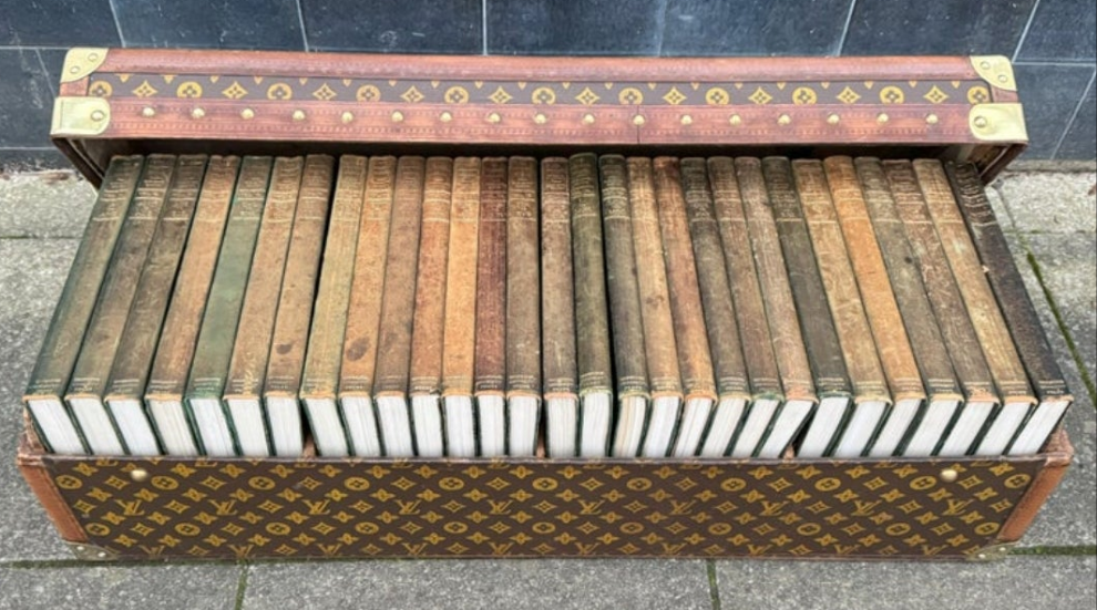 Antique 1910 Louis Vuitton Britannica encyclopaedia Trunk with the original encyclopaedias