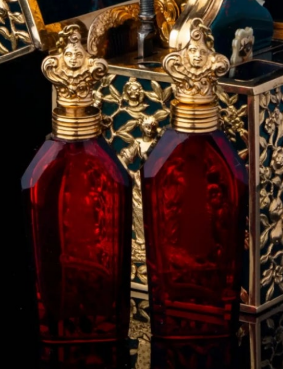 Antique II Gold and Hardstone Ladies Travel Scent Bottle Necessaire