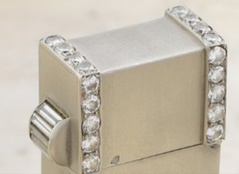 Ostertag Platinum and Diamond Lighter 28 circular and 5 baguette cuts with approximate total weight of 1.50 carats of diamonds circa 1930s