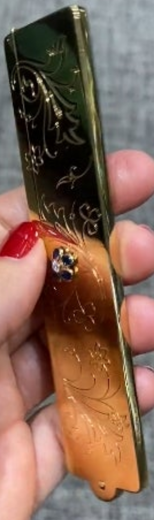 18k Gold 1940s Van Cleef & Arpels 18k gold hair comb in caseround cut diamond and round cut sapphires. Blue Sapphire.