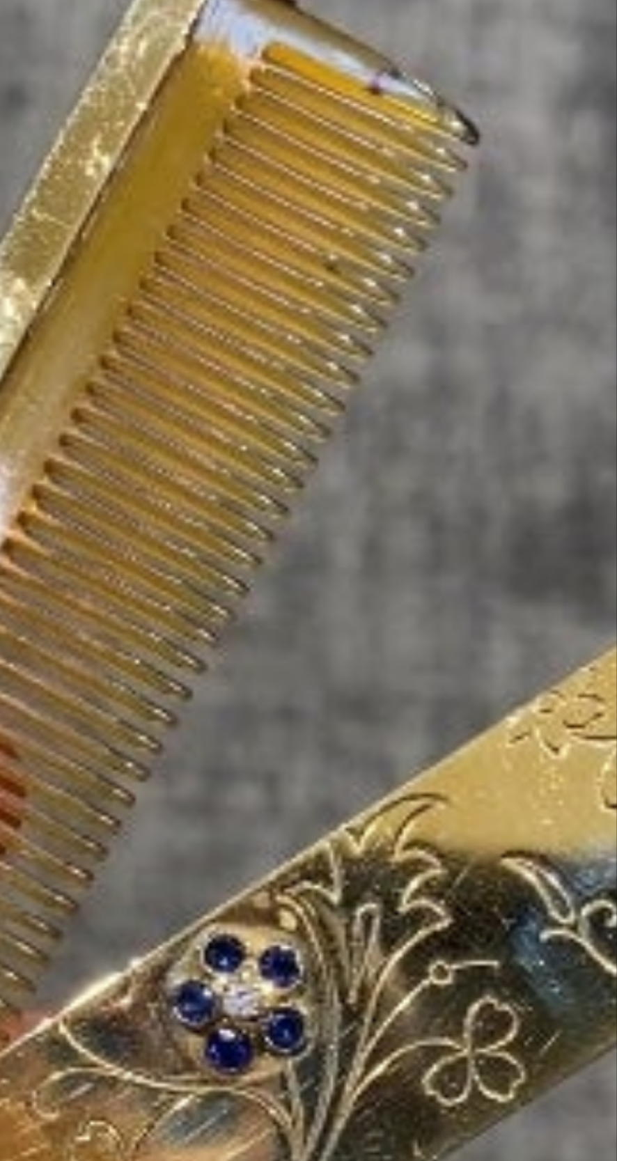 18k Gold 1940s Van Cleef & Arpels 18k gold hair comb in caseround cut diamond and round cut sapphires. Blue Sapphire.