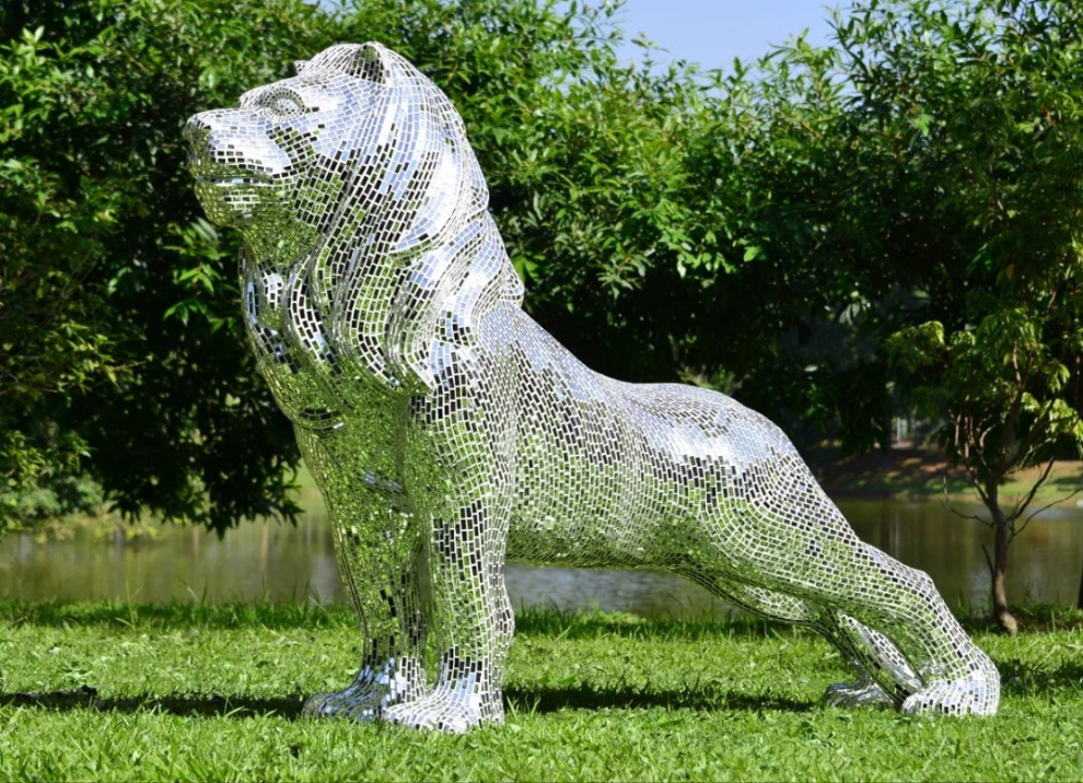 Silver Mirrored Lion Statue With mirrored Diamond Exterior