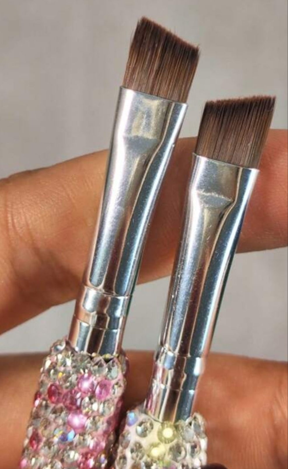 Dual-Ended Eyebrow Brush With Rhinestone Decoration, Exquisite And Portable Tool For Combining And Shaping Eyebrow And Applying Eyeliner, High-Valued Design