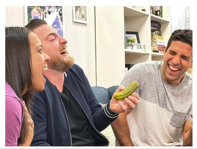 Yodeling Pickle - Sings Dill-lightful Yodel Song - Make Anyone Laugh - Best Singing Gag Gift for Friends Family Coworkers