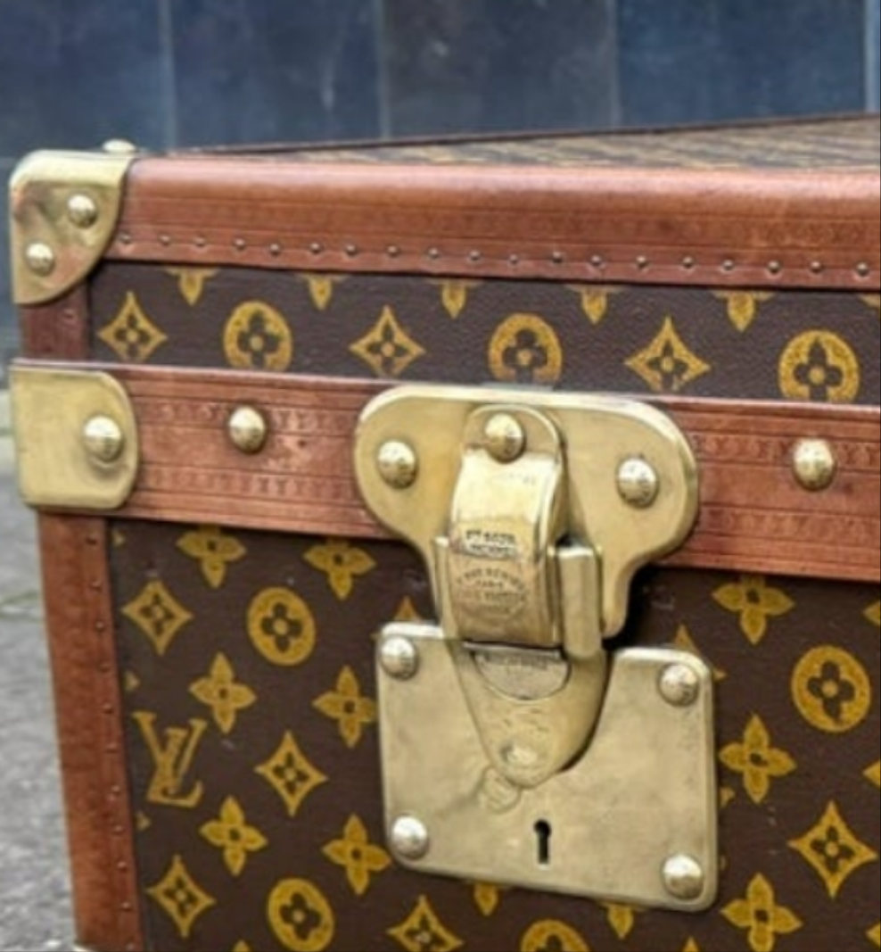 Antique 1910 Louis Vuitton Britannica encyclopaedia Trunk with the original encyclopaedias