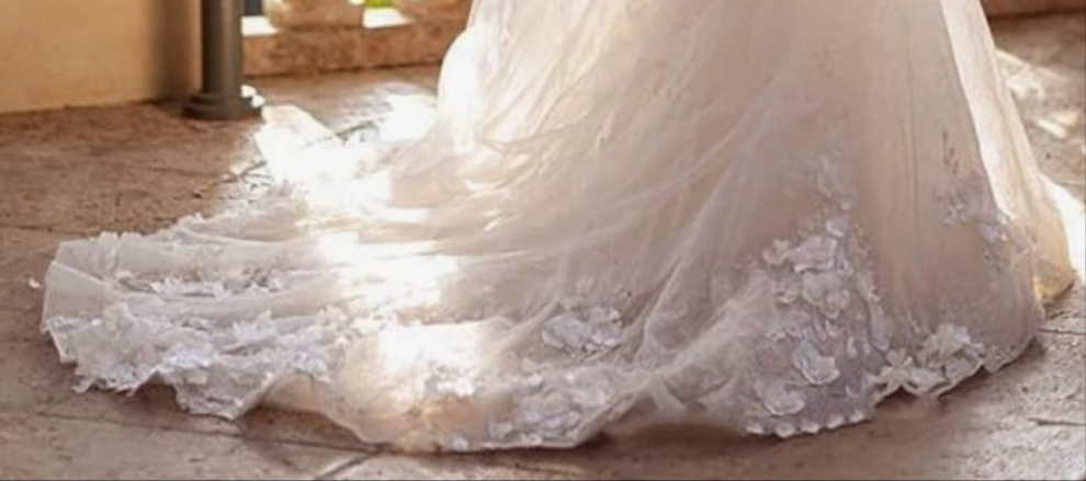 Off Shoulder Tulle Wedding Dresses Mermaid Lace Applique V-Neck Sparkly Bridal Gowns with Train for Brides Elegant dress