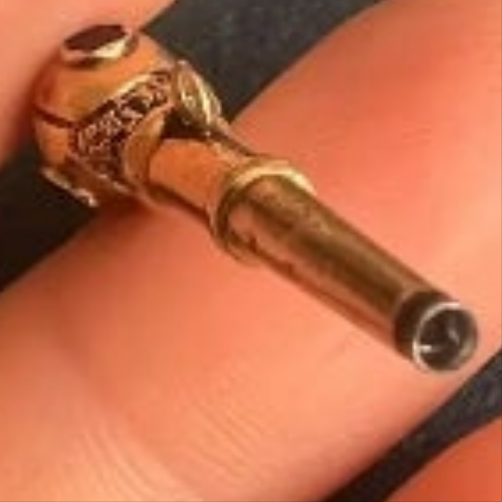 8k Gold French golden engraved pocket watch key that would look great even just as a pendant on a proper chain. It has delicate engravings on the top and three surrounded small ruby stones .