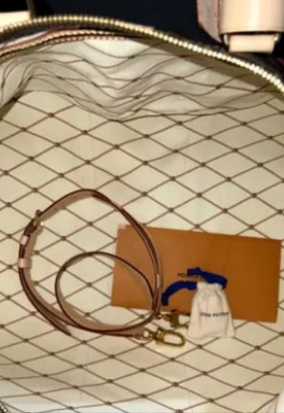 Louis Vuitton Keepall Bandouliere
Monogram Tromp L'oeil Screen 50 Pink Multicolor