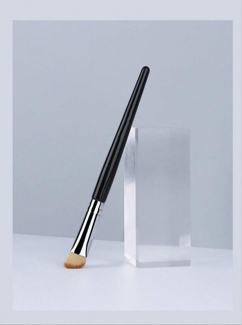 Angled Concealer Brush Under Eye, Small Concealer Blending Brush For Puffiness, Makeup Tool For Makeup Starters