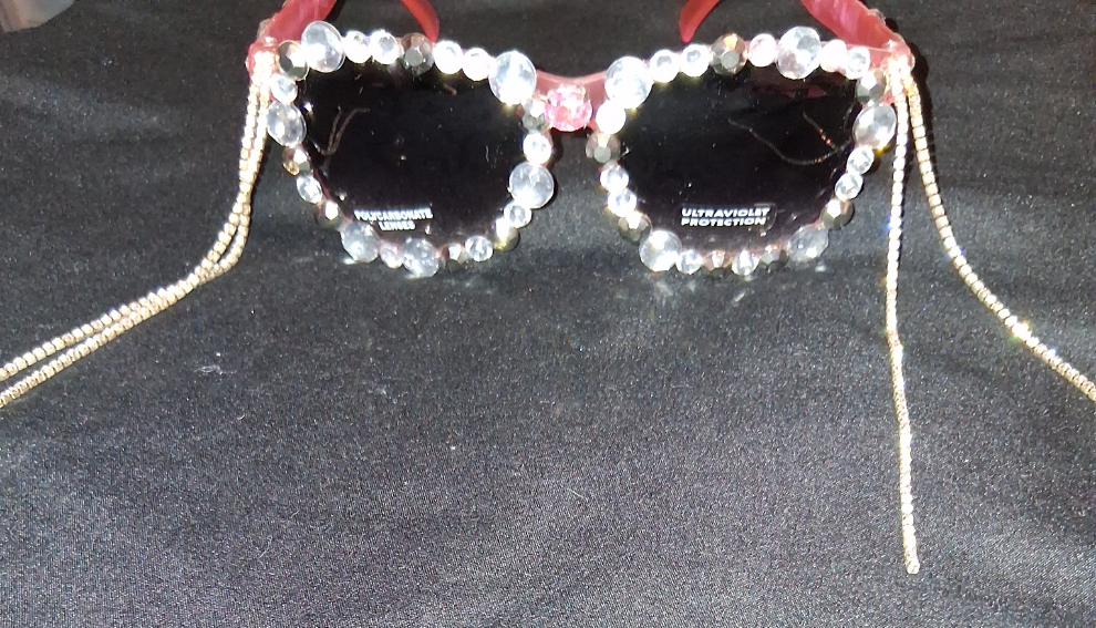 COCOMONEY GLASSES 1 OF A KIND CUSTOM SUN GLASSES PLASTIC πΆ comes with free gifts π