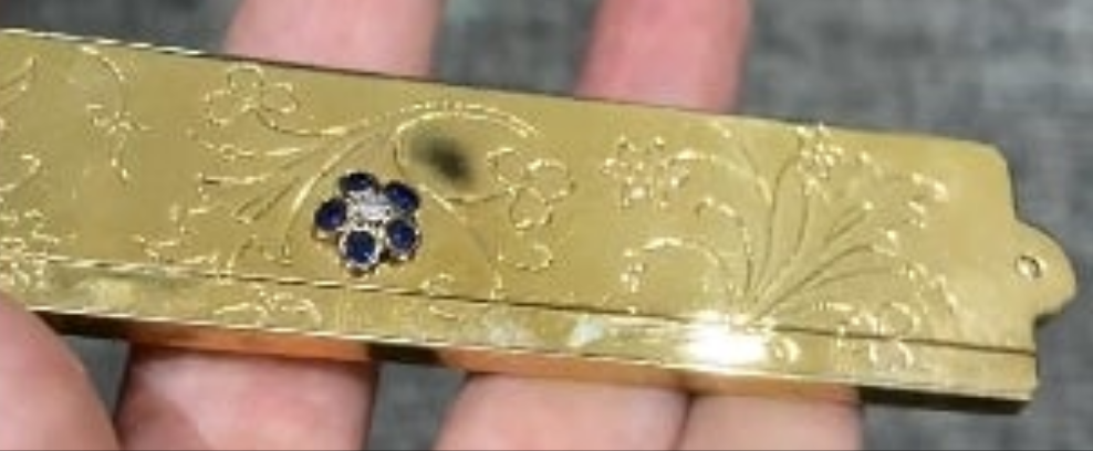 18k Gold 1940s Van Cleef & Arpels 18k gold hair comb in caseround cut diamond and round cut sapphires. Blue Sapphire.