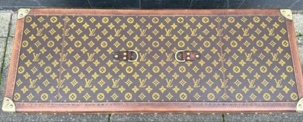 Antique 1910 Louis Vuitton Britannica encyclopaedia Trunk with the original encyclopaedias
