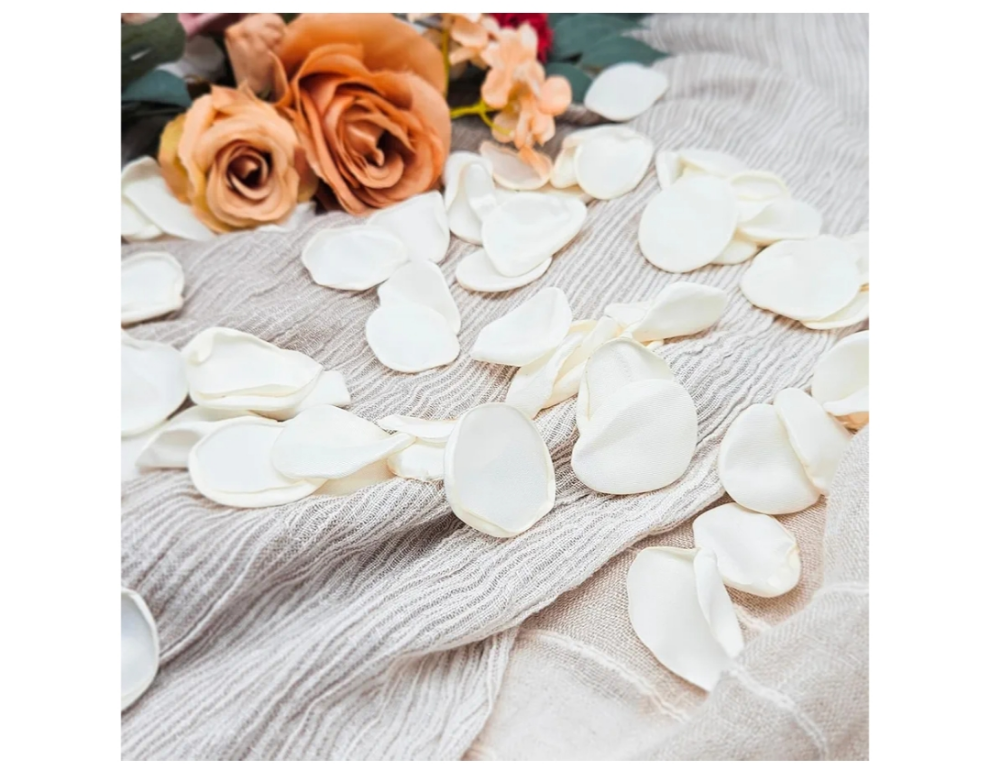 200 Pcs Silk Rose Flower Petals for Valentaine's Day,Wedding Flower Gril Basket,Aisle Scatter,Table Centerpieces,Romantic Night Decoration,3.5cm Each