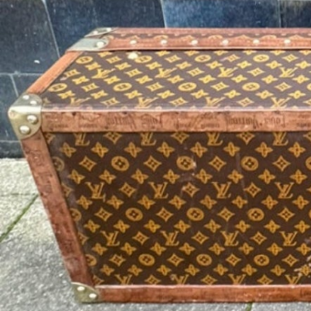 Antique 1910 Louis Vuitton Britannica encyclopaedia Trunk with the original encyclopaedias