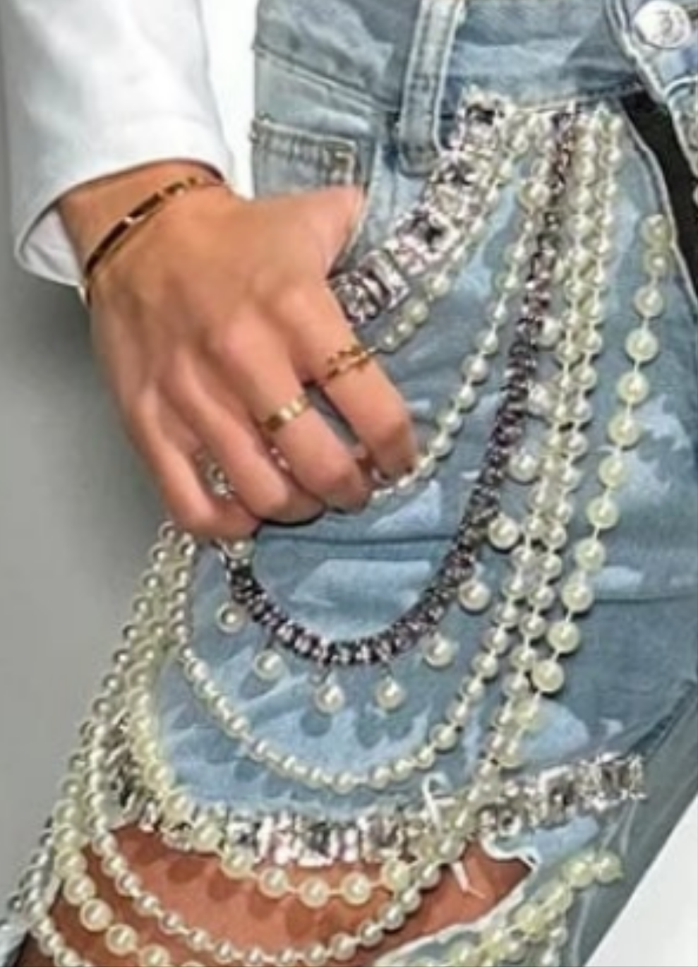 COCOMONEY Ripped Pearl Chain Rhinestone Denim Jeans-Blue