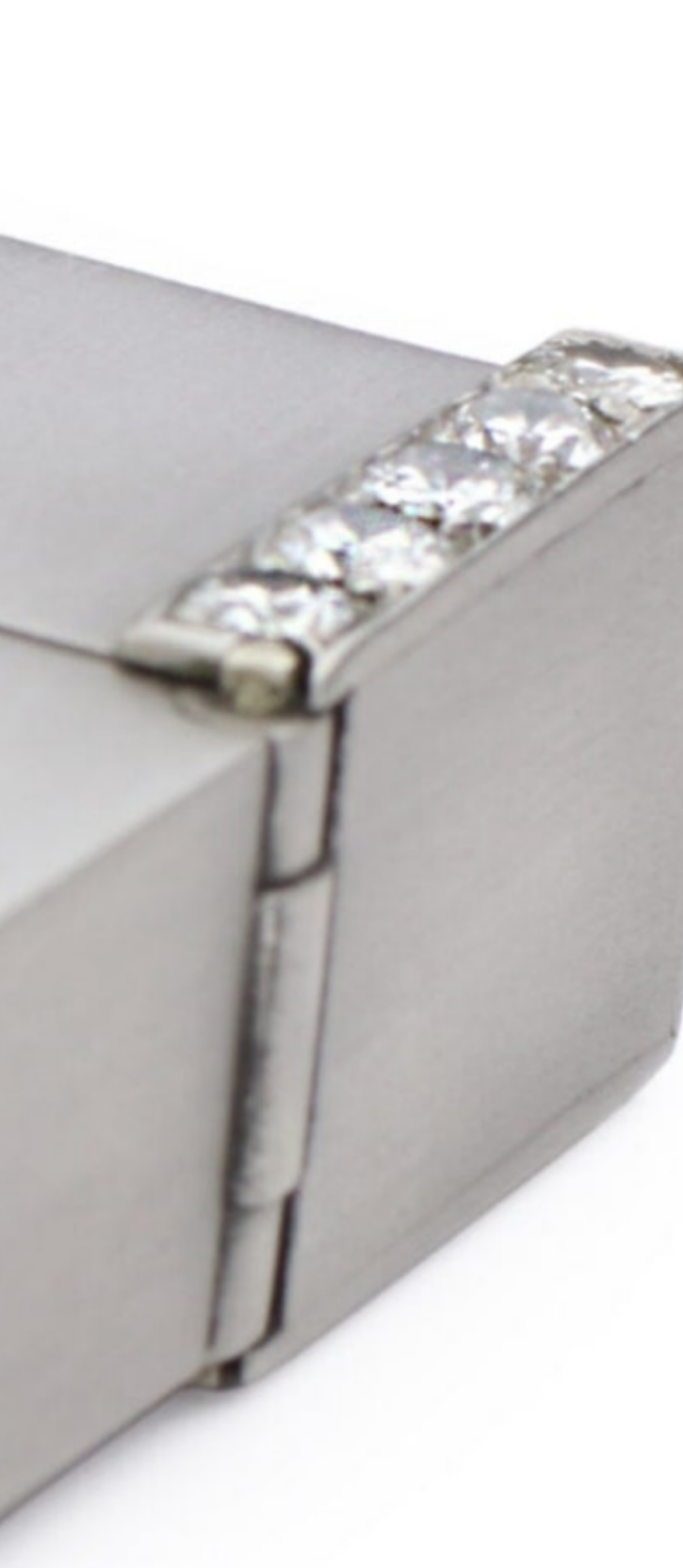 Ostertag Platinum and Diamond Lighter 28 circular and 5 baguette cuts with approximate total weight of 1.50 carats of diamonds circa 1930s