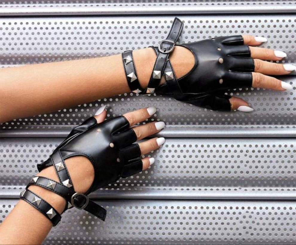 1pair Boho/Street Style Ripped Hole Wasteland Aesthetic Fingerless Gloves With Metallic Stud, Suitable For Casual