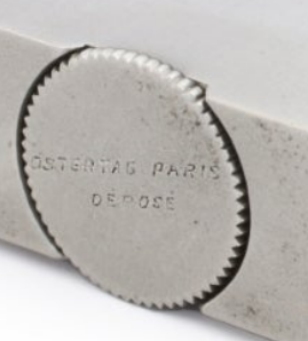 Ostertag Platinum and Diamond Lighter 28 circular and 5 baguette cuts with approximate total weight of 1.50 carats of diamonds circa 1930s