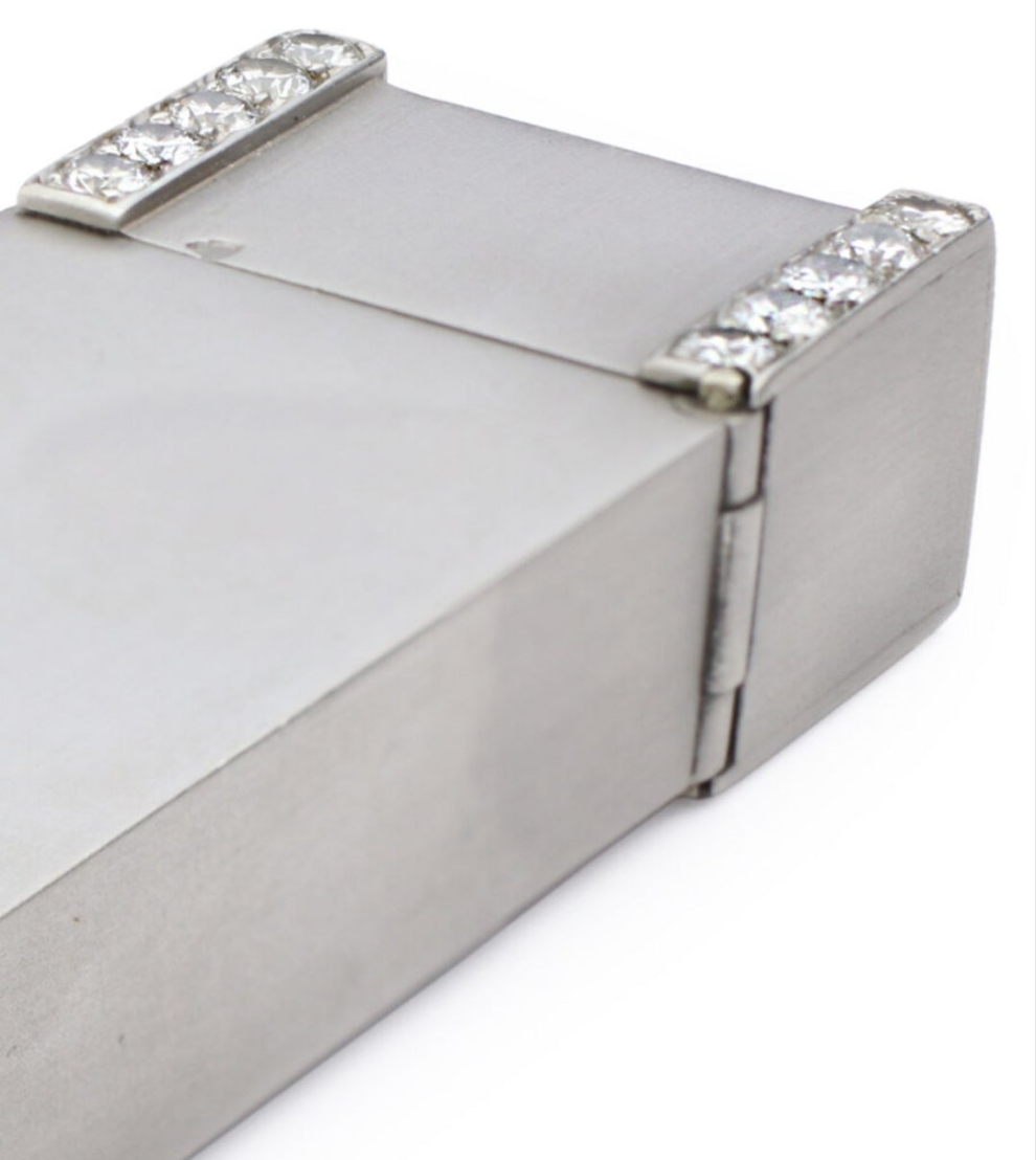 Ostertag Platinum and Diamond Lighter 28 circular and 5 baguette cuts with approximate total weight of 1.50 carats of diamonds circa 1930s