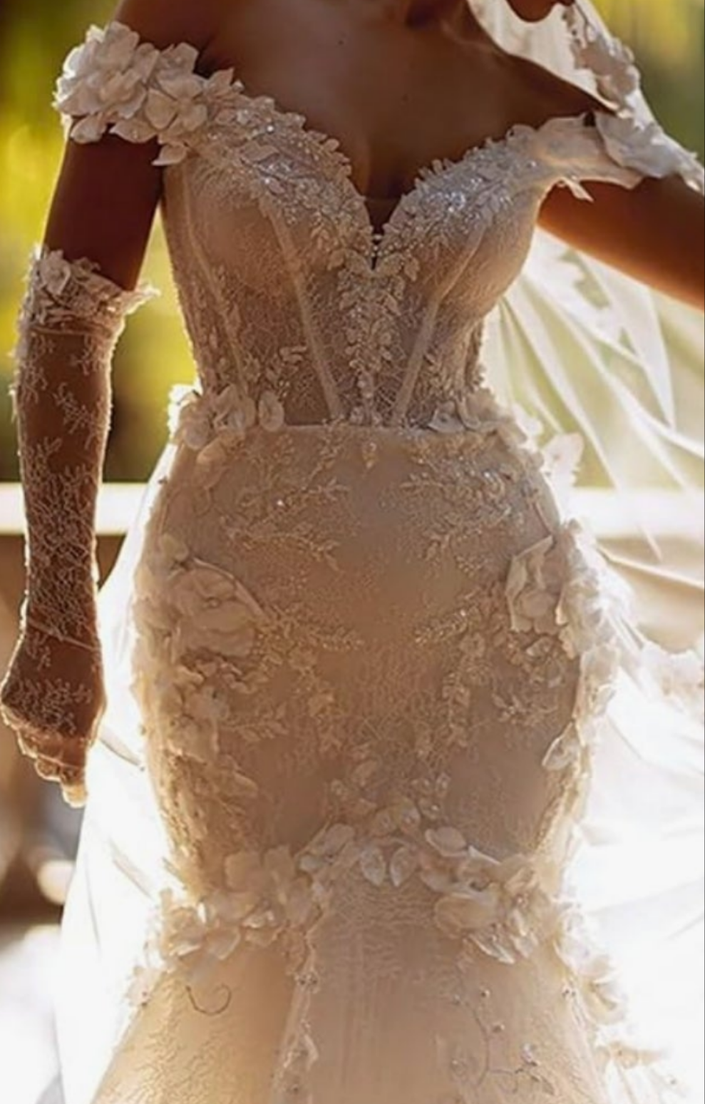 Off Shoulder Tulle Wedding Dresses Mermaid Lace Applique V-Neck Sparkly Bridal Gowns with Train for Brides Elegant dress