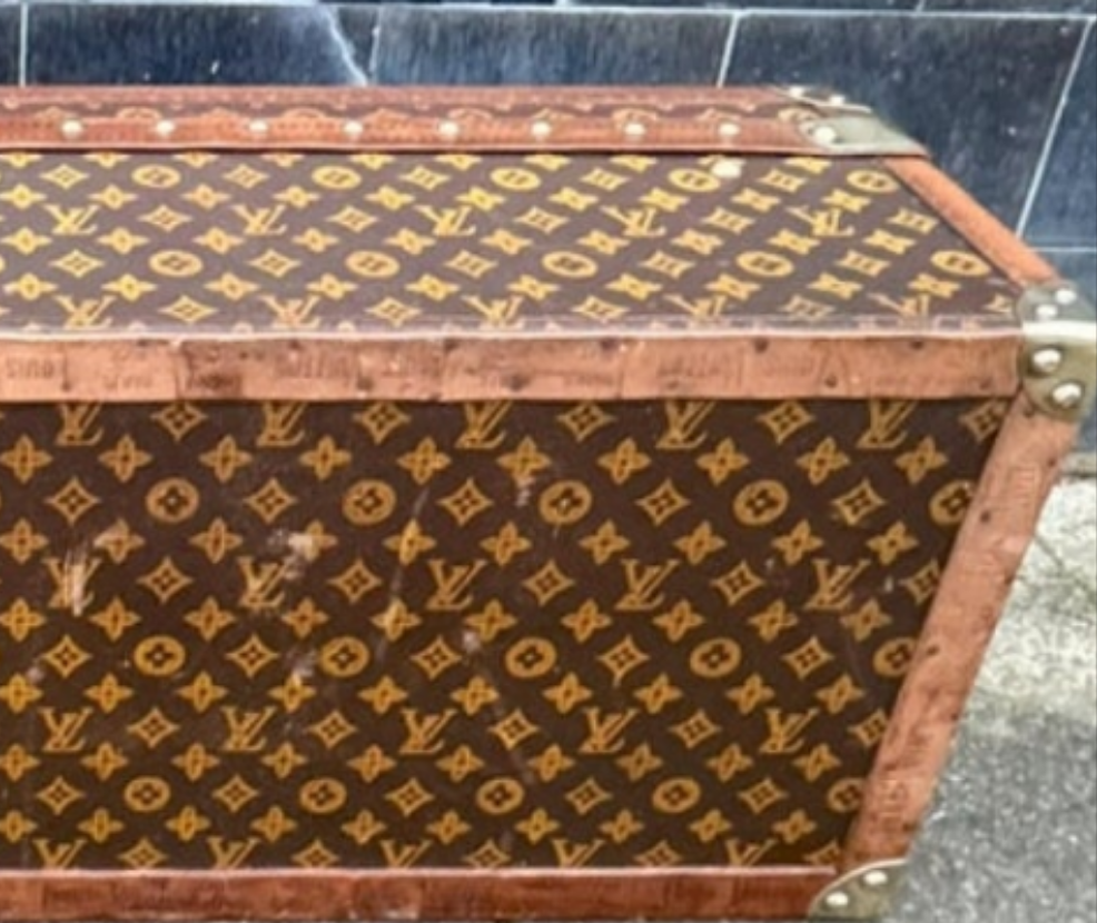 Antique 1910 Louis Vuitton Britannica encyclopaedia Trunk with the original encyclopaedias