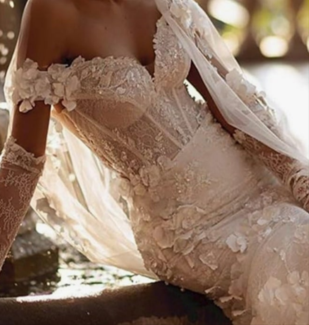 Off Shoulder Tulle Wedding Dresses Mermaid Lace Applique V-Neck Sparkly Bridal Gowns with Train for Brides Elegant dress