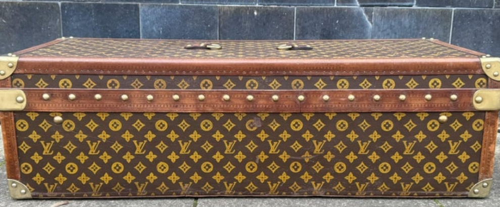 Antique 1910 Louis Vuitton Britannica encyclopaedia Trunk with the original encyclopaedias