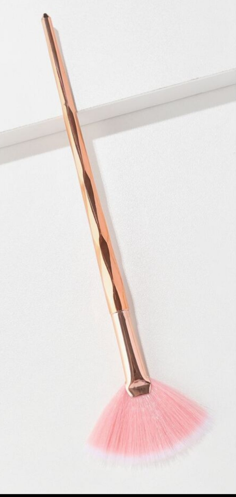 1pc Fan-shaped Soft Brush For Highlighting Makeup