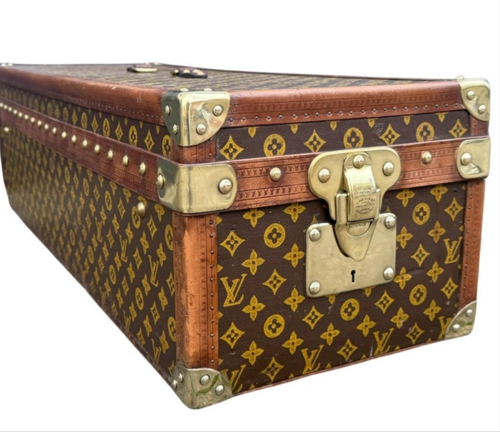 Antique 1910 Louis Vuitton Britannica encyclopaedia Trunk with the original encyclopaedias