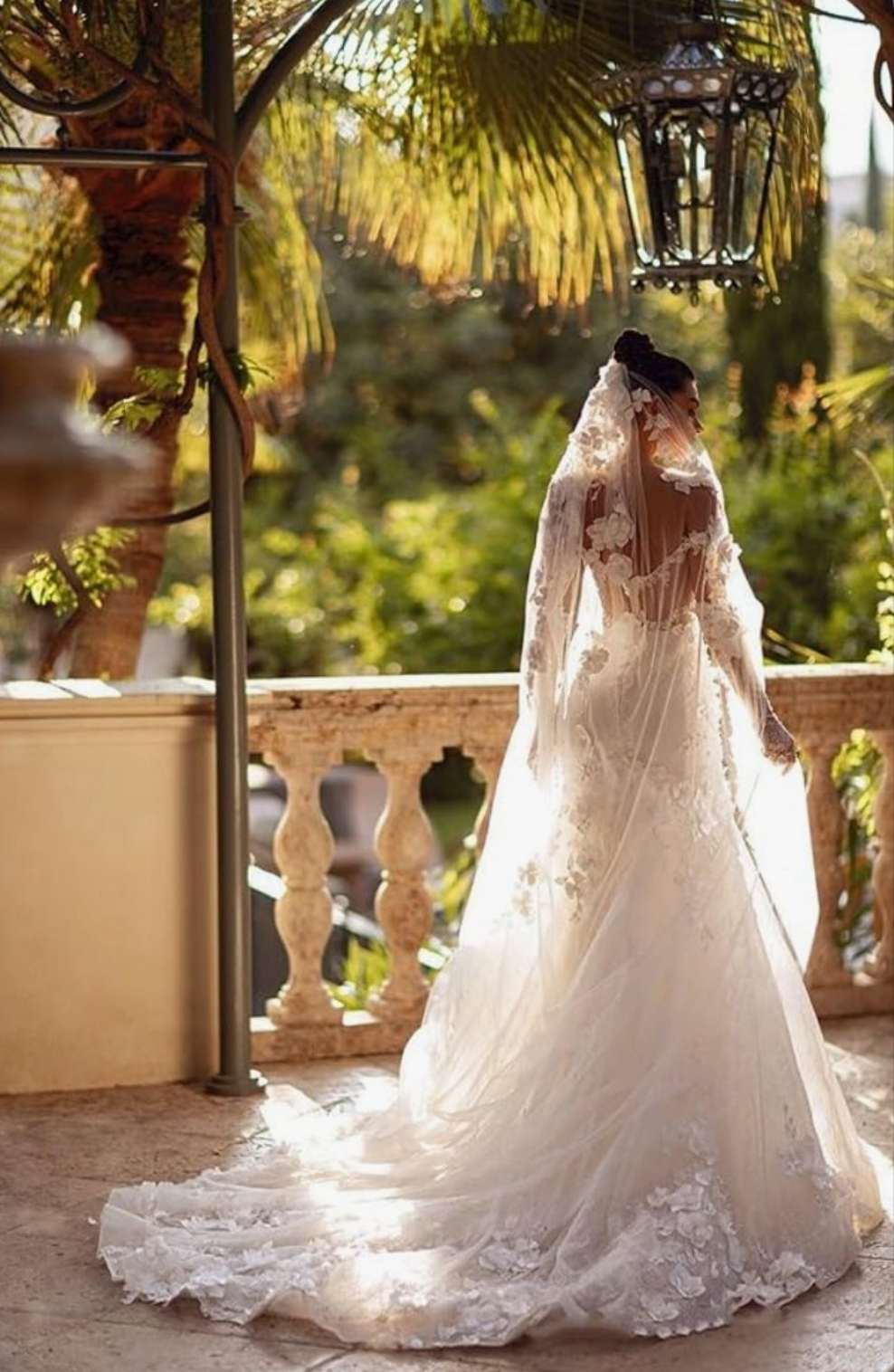 Off Shoulder Tulle Wedding Dresses Mermaid Lace Applique V-Neck Sparkly Bridal Gowns with Train for Brides Elegant dress