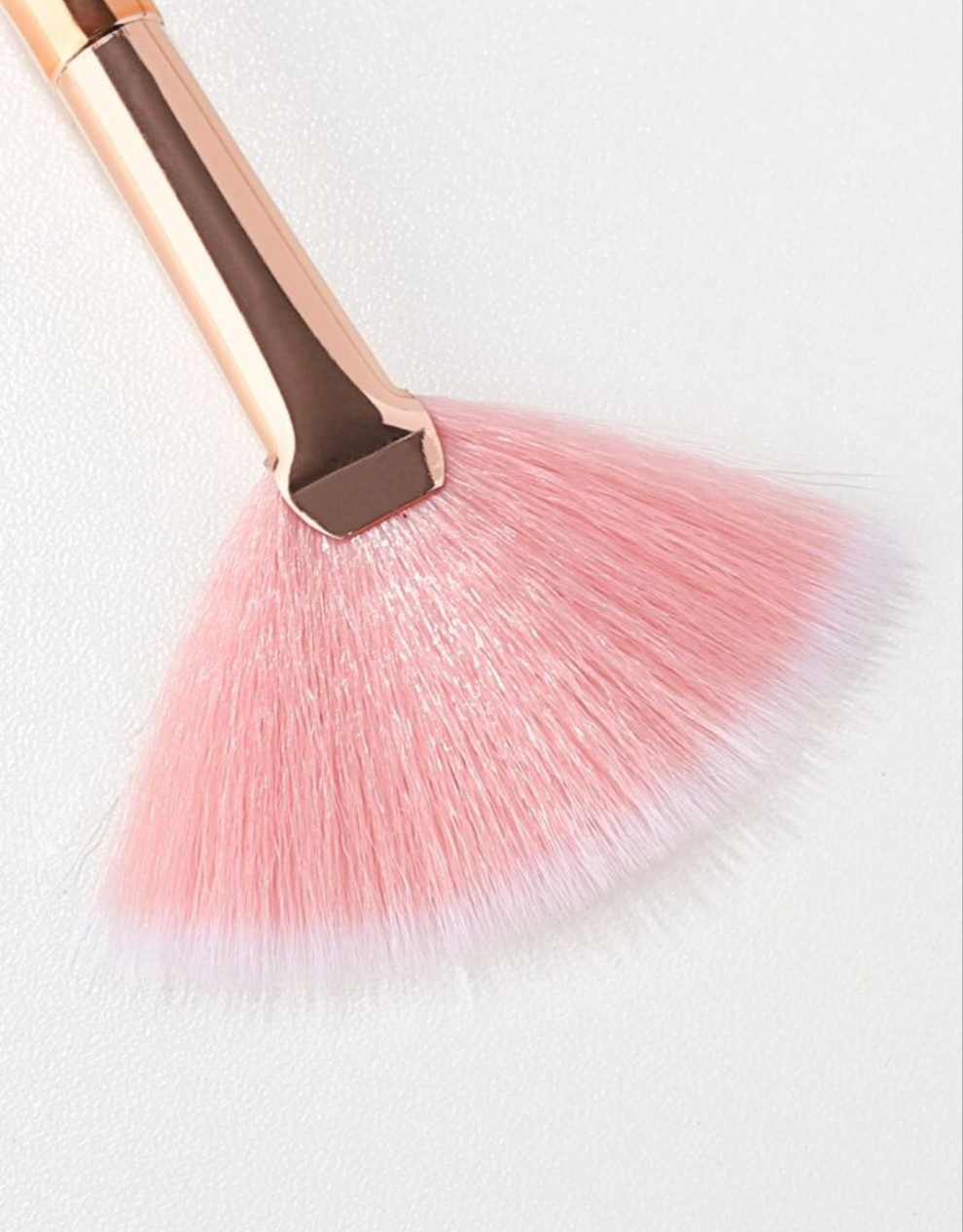 1pc Fan-shaped Soft Brush For Highlighting Makeup