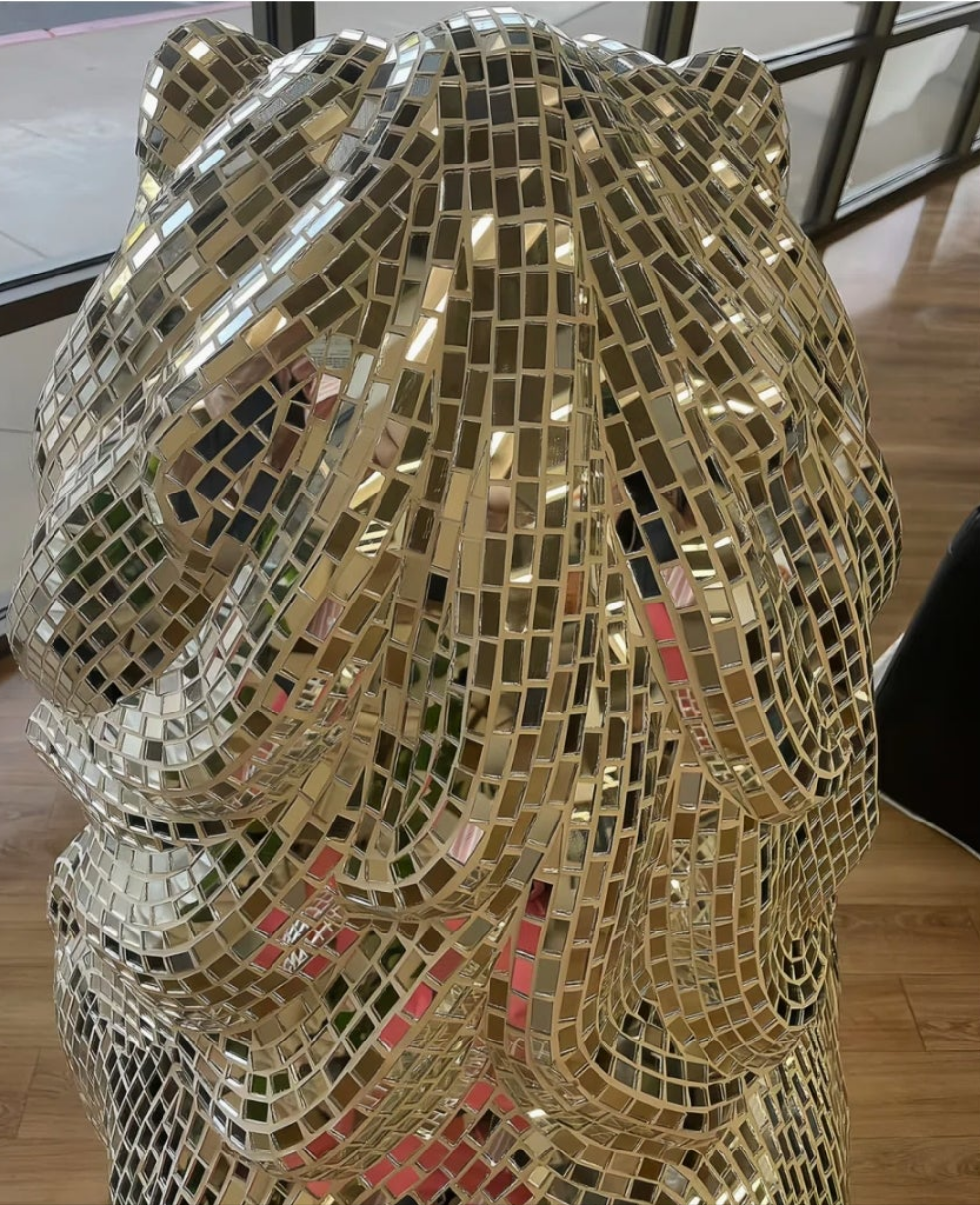 Silver Mirrored Lion Statue With mirrored Diamond Exterior