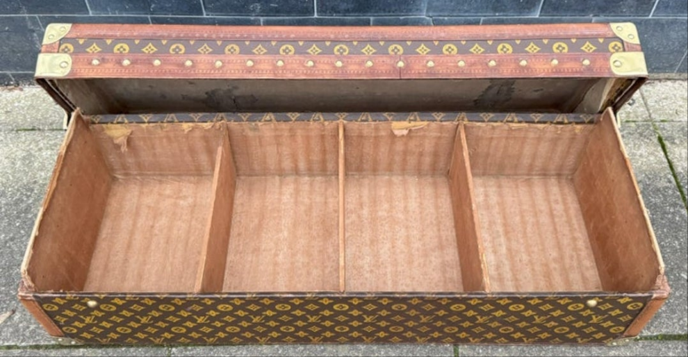 Antique 1910 Louis Vuitton Britannica encyclopaedia Trunk with the original encyclopaedias