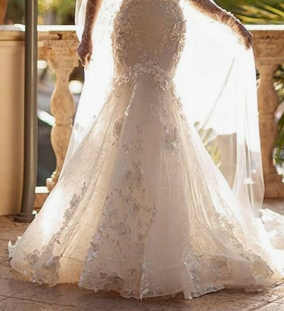 Off Shoulder Tulle Wedding Dresses Mermaid Lace Applique V-Neck Sparkly Bridal Gowns with Train for Brides Elegant dress