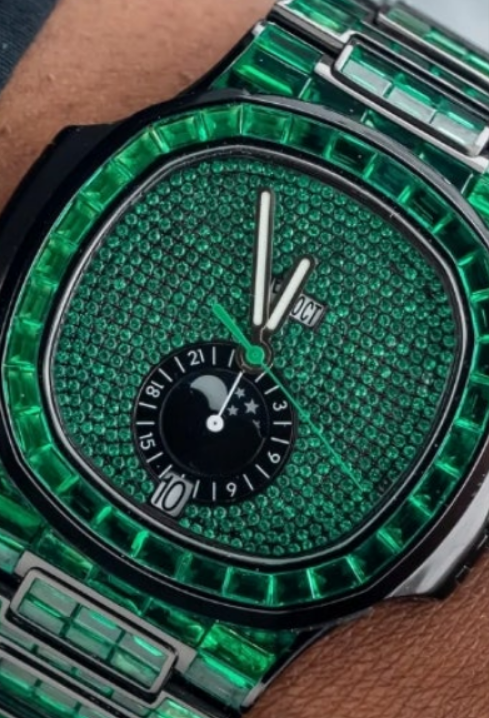 Patek Philippe Nautilus 5726/1A 40MM Green Gemstone Dial With Green Gemstone watch