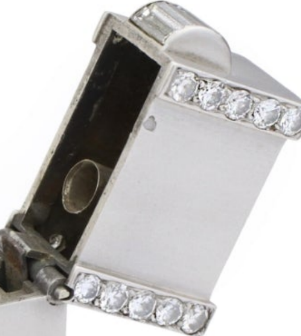 Ostertag Platinum and Diamond Lighter 28 circular and 5 baguette cuts with approximate total weight of 1.50 carats of diamonds circa 1930s