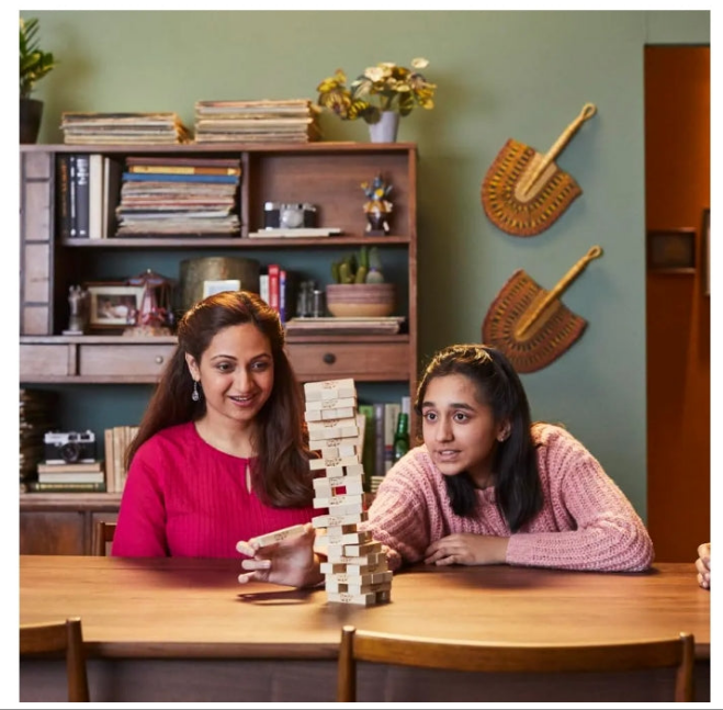 Hasbro Gaming Jenga Classic Game with Genuine Hardwood Blocks,Stacking Tower Game for 1 or More Players,Kids Ages 6 and Up