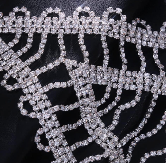 Full Rhinestone Chest Chain Belt Buckle Body Chains for women Sexy Rave Rhinestone Lingerie Chain Top Body Jewelry Halloween Clothing
