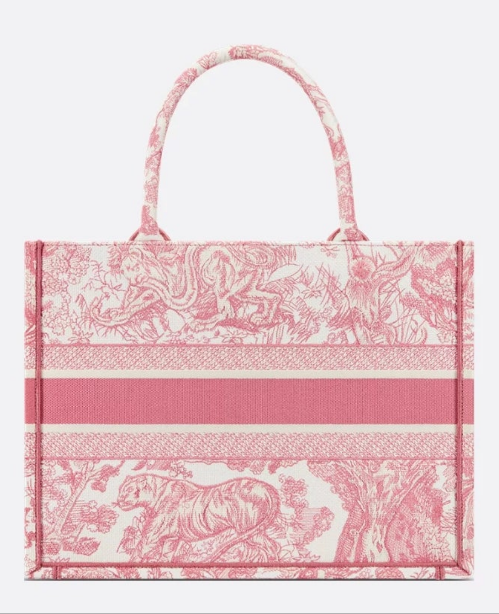 Medium Dior Book Tote
White and Yarrow Pink Toile de Jouy Sauvage Embroidery (36 x 27.5 x 16.5 cm)