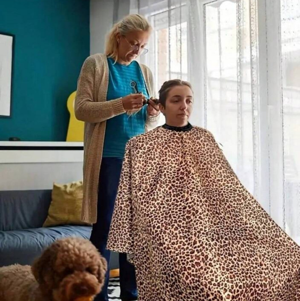 1pc Salon Professional Haircut Apron, Hairdressing Wrap, Non-Stick Hair Cutting Cape With Printed Pattern